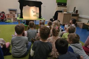 Teatr Cieni -Brzydkie Kaczątko