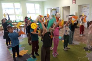 "Taniec kurcząt w skorupkach"